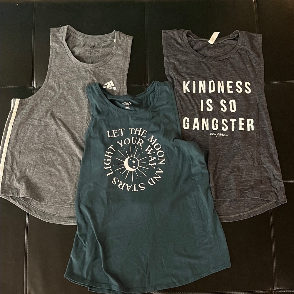 Women’s medium work out tank bundle (3 tanks)
